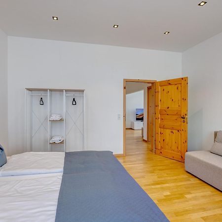 Kaza Guesthouse, Centrally Located 2 & 3 Bedroom Apartments In 아우크스부르크 외부 사진