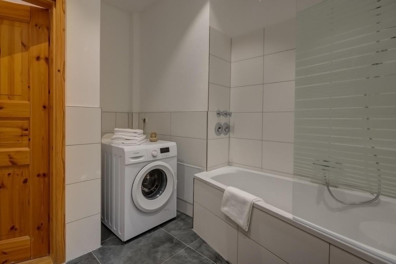 Kaza Guesthouse, Centrally Located 2 & 3 Bedroom Apartments In 아우크스부르크 외부 사진