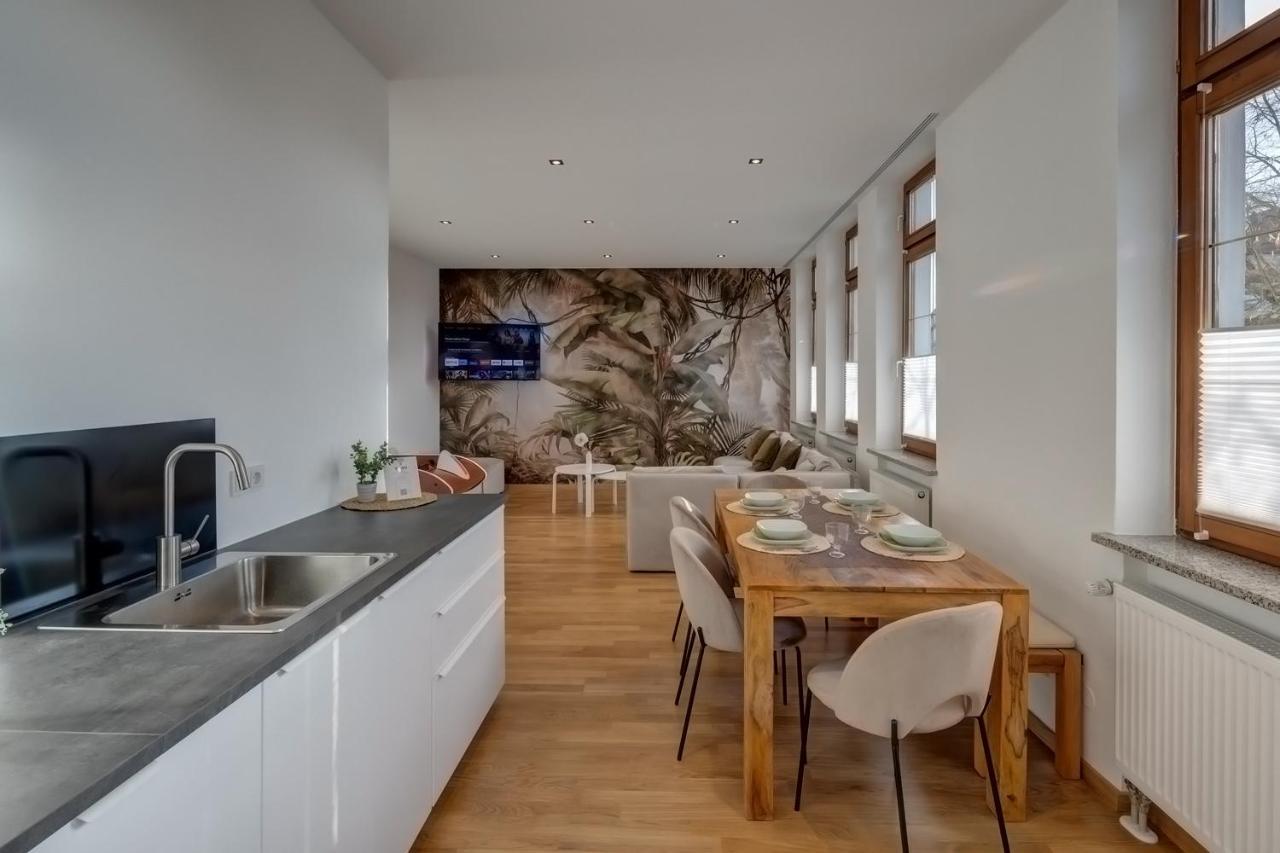 Kaza Guesthouse, Centrally Located 2 & 3 Bedroom Apartments In 아우크스부르크 외부 사진
