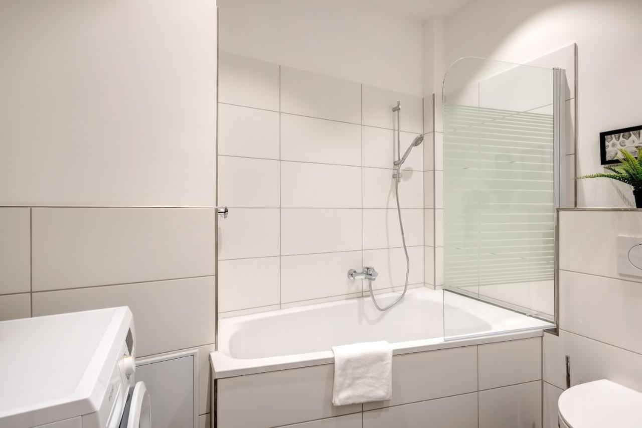 Kaza Guesthouse, Centrally Located 2 & 3 Bedroom Apartments In 아우크스부르크 외부 사진