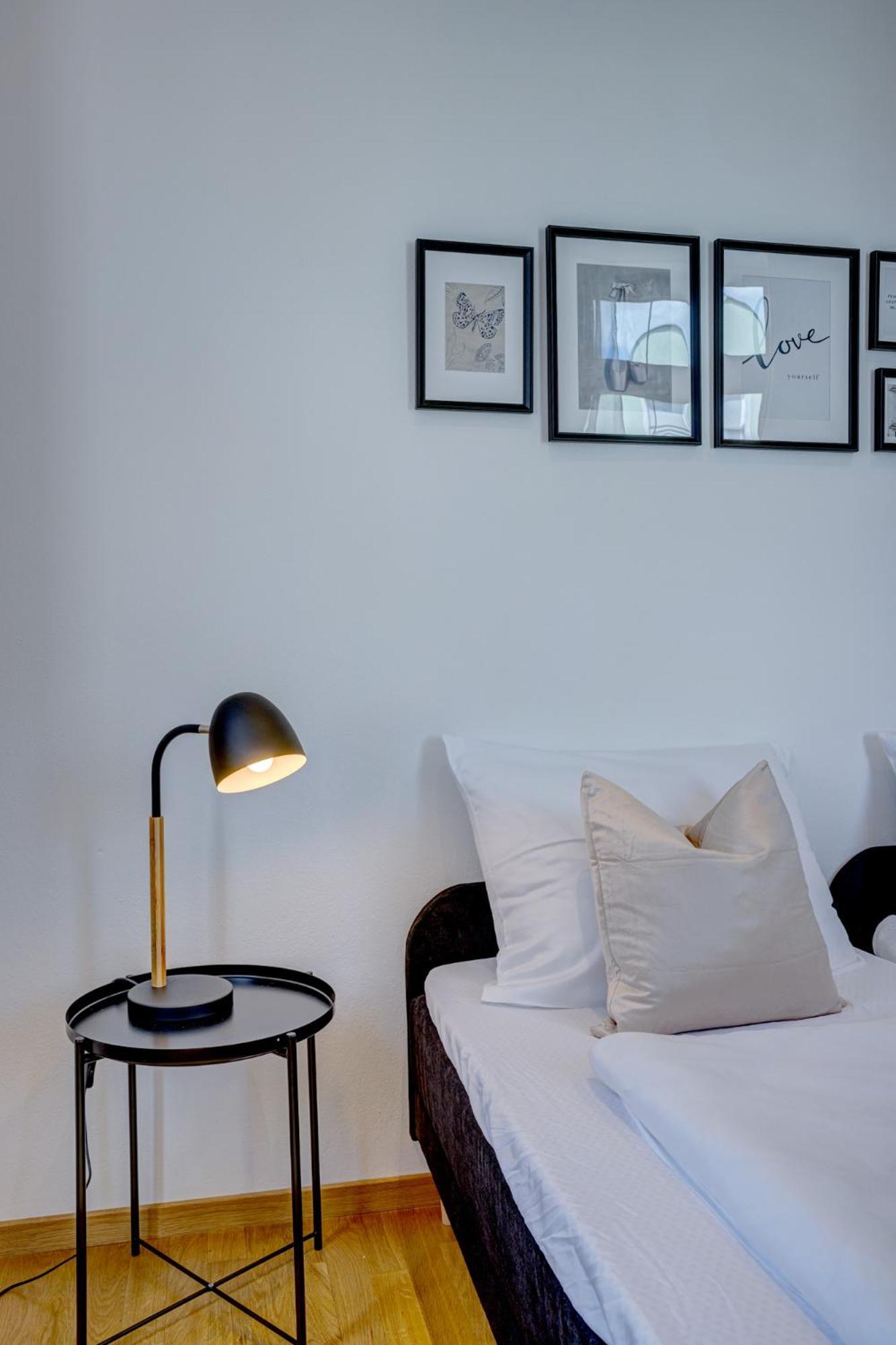 Kaza Guesthouse, Centrally Located 2 & 3 Bedroom Apartments In 아우크스부르크 외부 사진