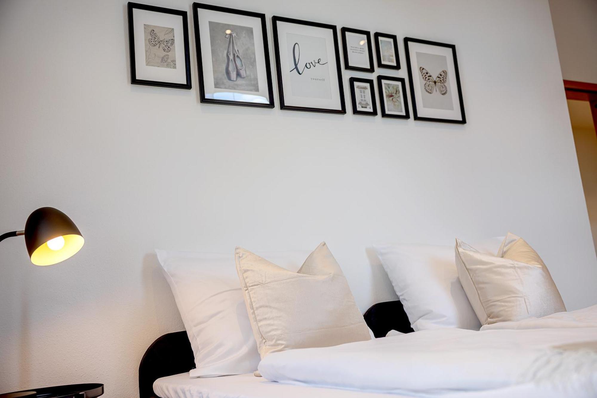 Kaza Guesthouse, Centrally Located 2 & 3 Bedroom Apartments In 아우크스부르크 외부 사진