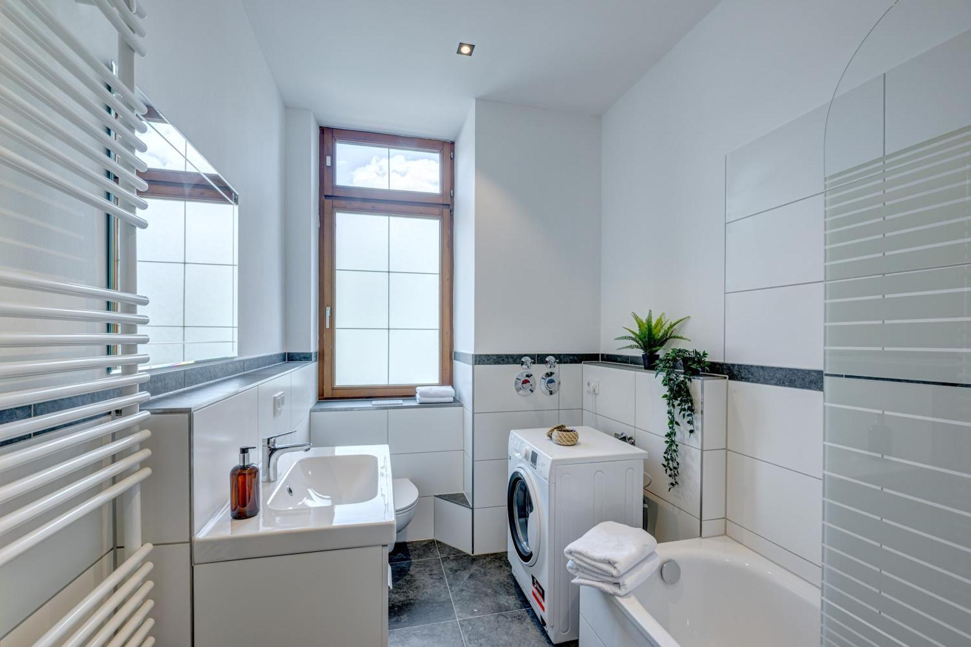 Kaza Guesthouse, Centrally Located 2 & 3 Bedroom Apartments In 아우크스부르크 외부 사진