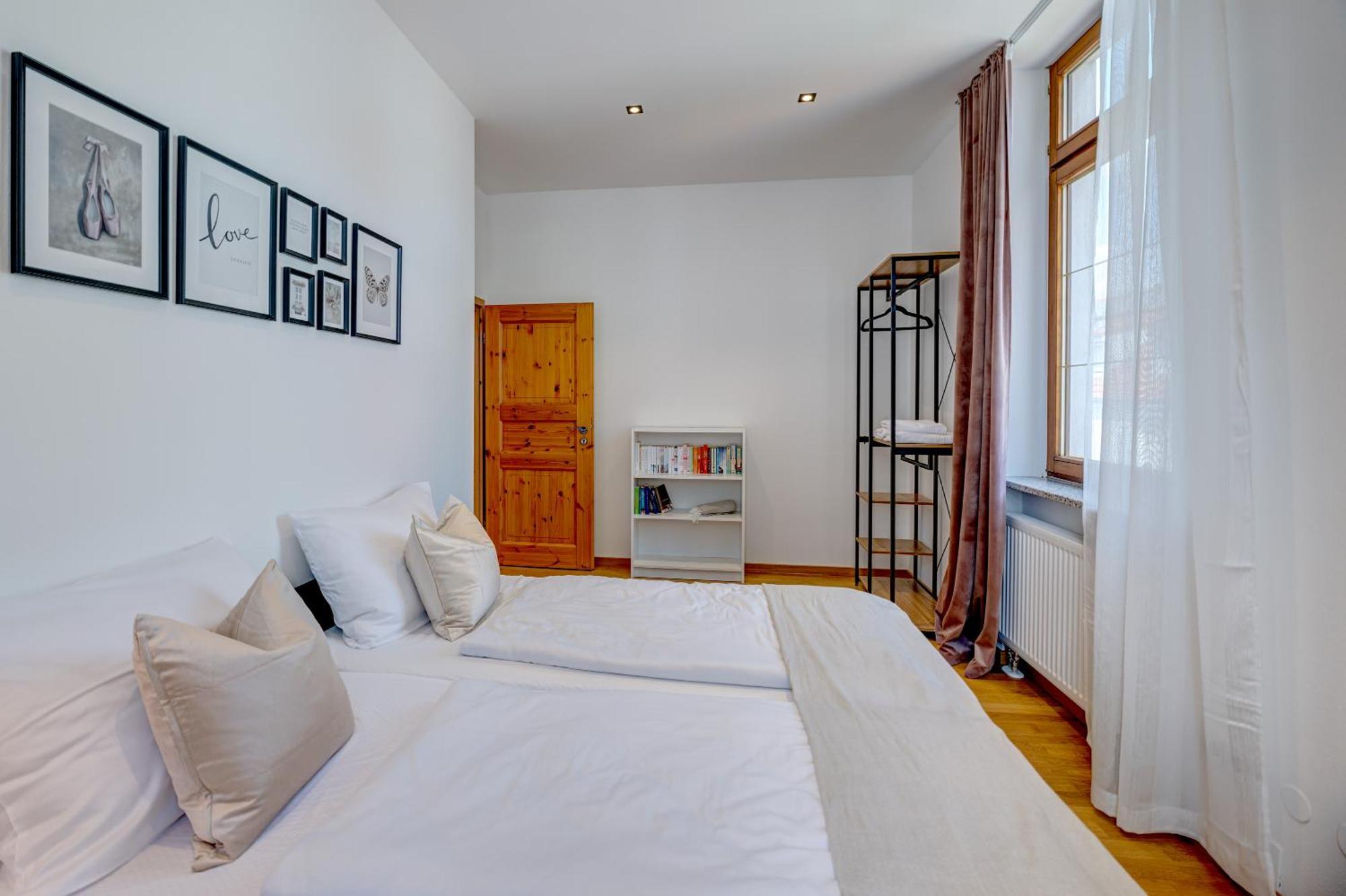 Kaza Guesthouse, Centrally Located 2 & 3 Bedroom Apartments In 아우크스부르크 외부 사진